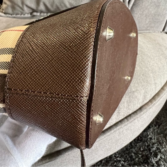 💕PRICE REDUCTION💕 Pre-loved! BURBERRY tote bag. - Picture 12 of 13